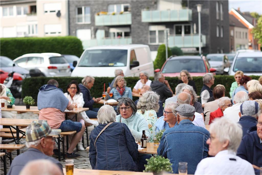 Bei "Selm trifft sich" spielte am Freitag (23. August) die Lüdinghauser Cover-Band "Feeling Alright".