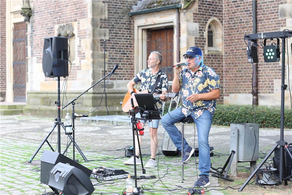 Bei "Selm trifft sich" spielte am Freitag (23. August) die Lüdinghauser Cover-Band "Feeling Alright".