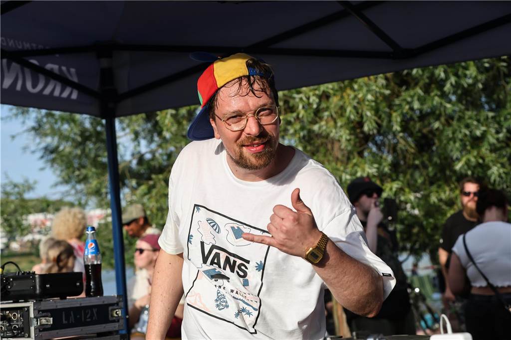 Bei sommerlichen Temperaturen feierten die Besucher des DJ Picknicks am Phoenix-See.