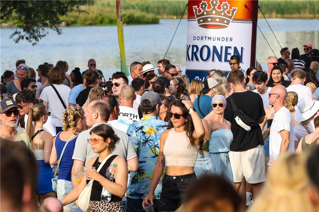 Bei sommerlichen Temperaturen feierten die Besucher des DJ Picknicks am Phoenix-See.