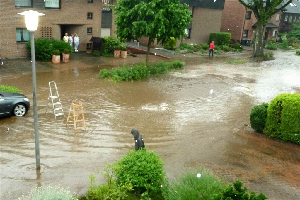 Baugebiet Nesberg in der Kritik: Anwohner machen Stadt große Vorwürfe Die Sundernstraße nach Starkregen.