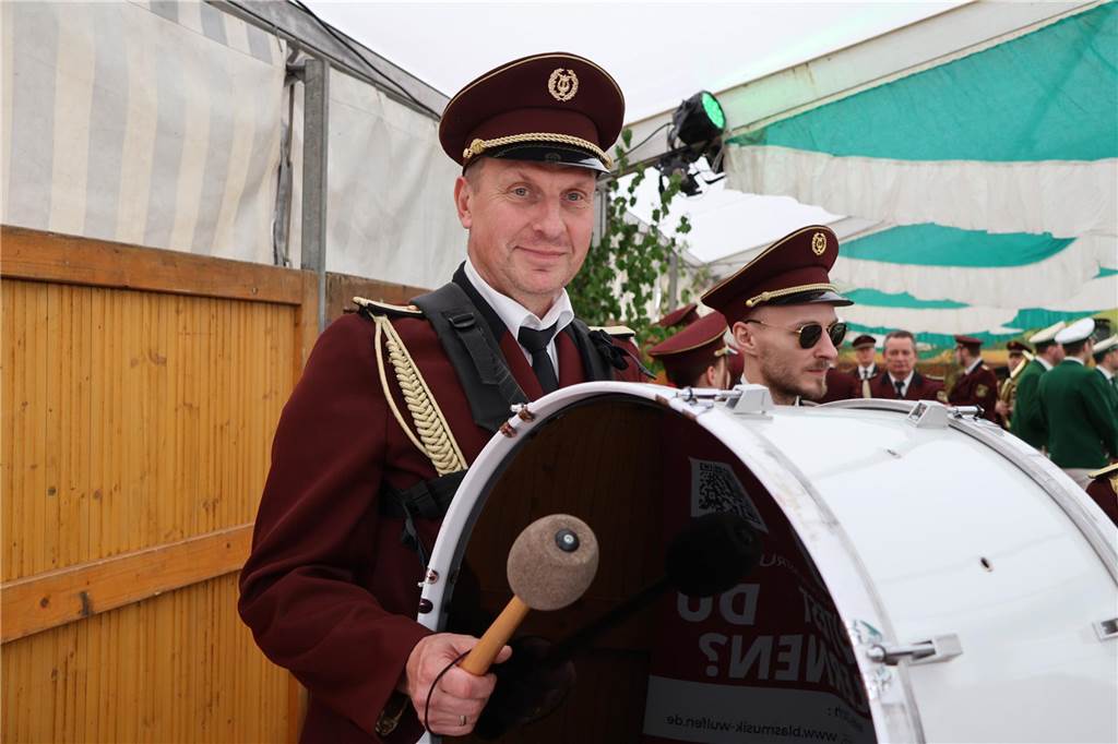 Bei strahlendem Sonnenschein fand am Samstag (4.5.) unter anderem der Festumzug des Schützenvereins Dorsten-Deuten statt.