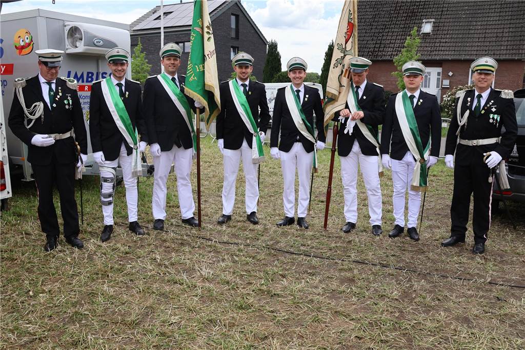 Bei strahlendem Sonnenschein fand am Samstag (4.5.) unter anderem der Festumzug des Schützenvereins Dorsten-Deuten statt.