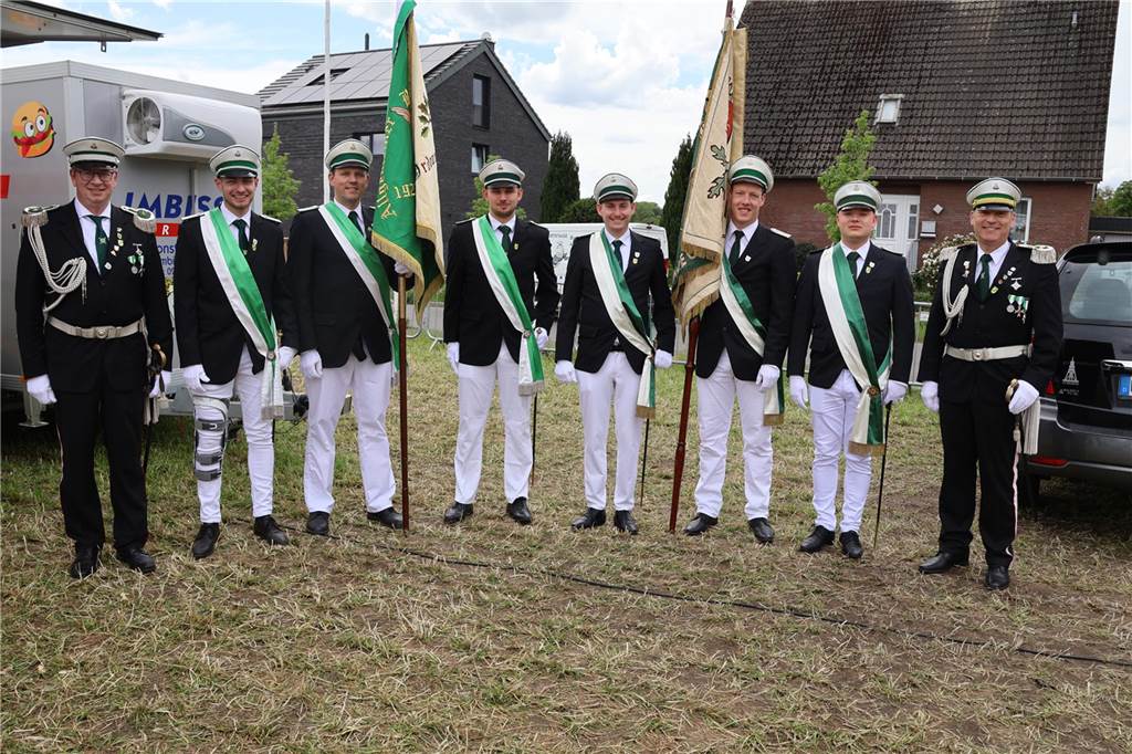 Bei strahlendem Sonnenschein fand am Samstag (4.5.) unter anderem der Festumzug des Schützenvereins Dorsten-Deuten statt.