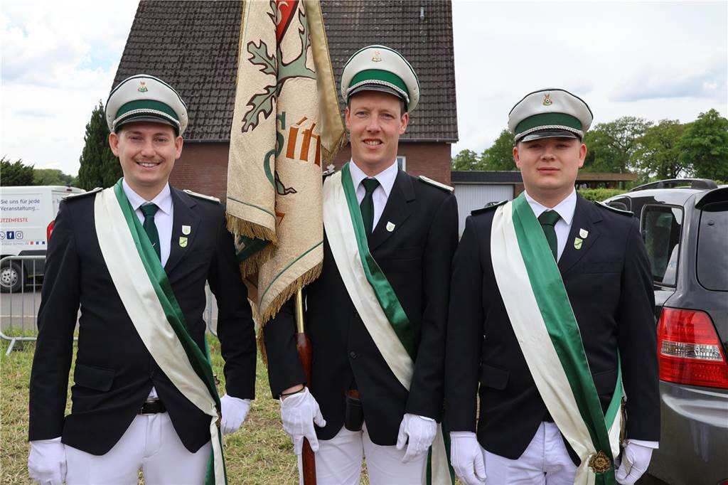 Bei strahlendem Sonnenschein fand am Samstag (4.5.) unter anderem der Festumzug des Schützenvereins Dorsten-Deuten statt.