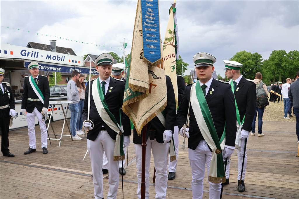 Bei strahlendem Sonnenschein fand am Samstag (4.5.) unter anderem der Festumzug des Schützenvereins Dorsten-Deuten statt.