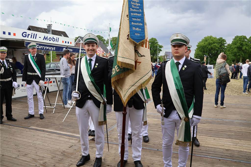 Bei strahlendem Sonnenschein fand am Samstag (4.5.) unter anderem der Festumzug des Schützenvereins Dorsten-Deuten statt.