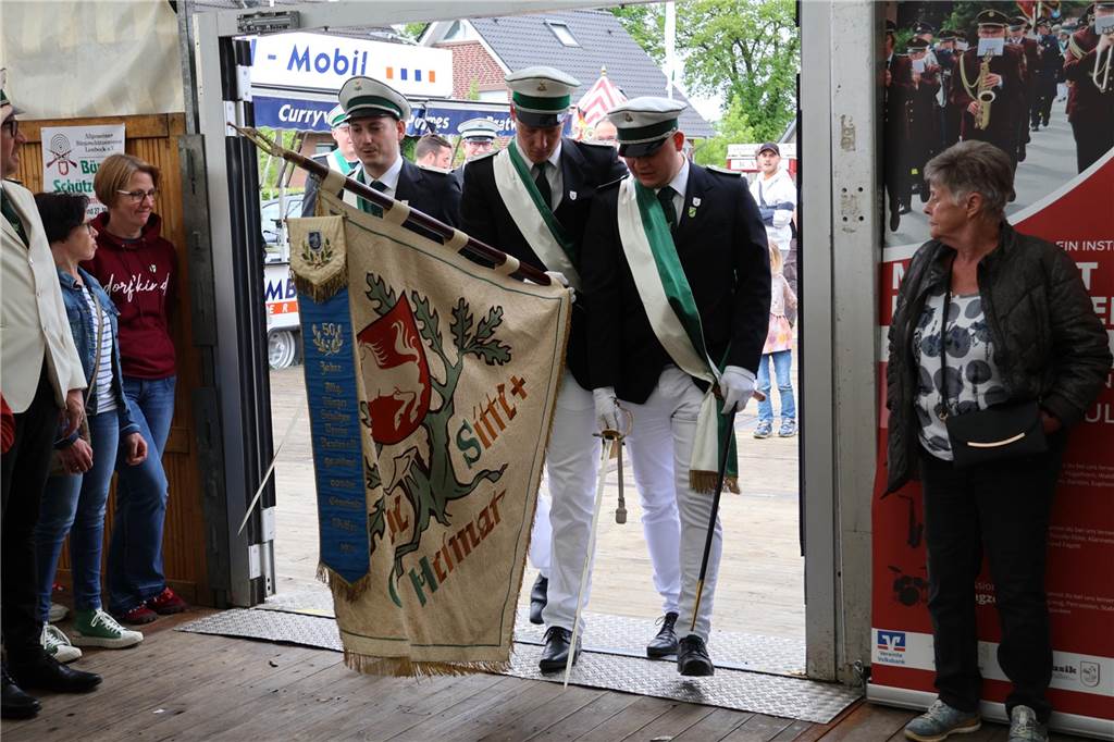 Bei strahlendem Sonnenschein fand am Samstag (4.5.) unter anderem der Festumzug des Schützenvereins Dorsten-Deuten statt.