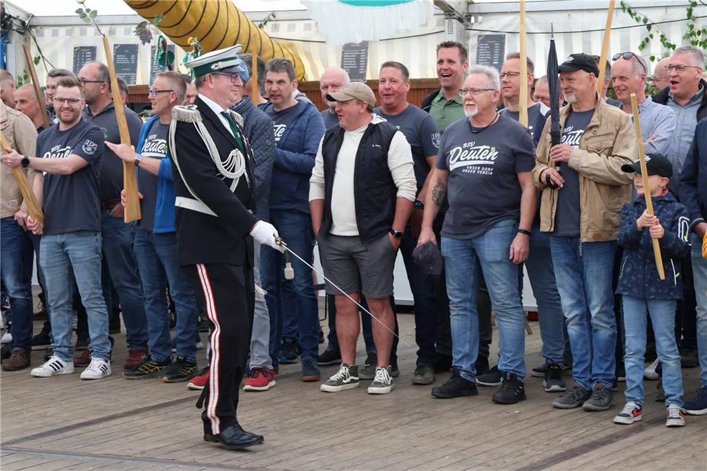 Bei strahlendem Sonnenschein fand am Samstag (4.5.) unter anderem der Festumzug des Schützenvereins Dorsten-Deuten statt.