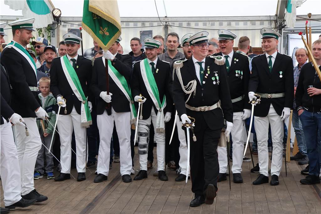 Bei strahlendem Sonnenschein fand am Samstag (4.5.) unter anderem der Festumzug des Schützenvereins Dorsten-Deuten statt.