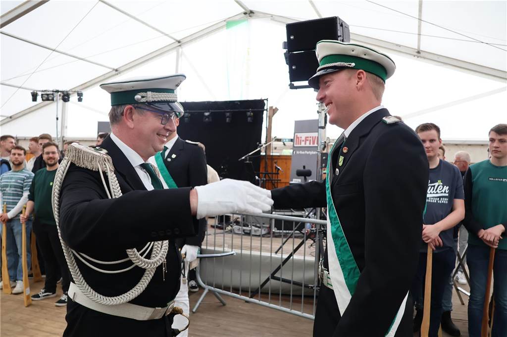 Bei strahlendem Sonnenschein fand am Samstag (4.5.) unter anderem der Festumzug des Schützenvereins Dorsten-Deuten statt.
