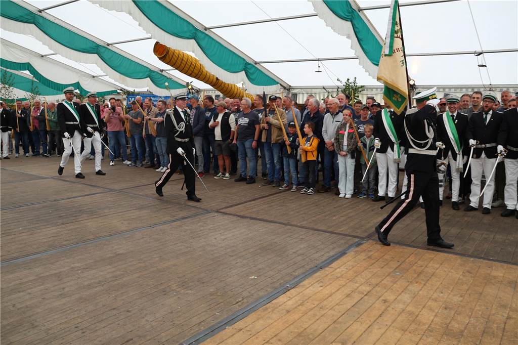 Bei strahlendem Sonnenschein fand am Samstag (4.5.) unter anderem der Festumzug des Schützenvereins Dorsten-Deuten statt.