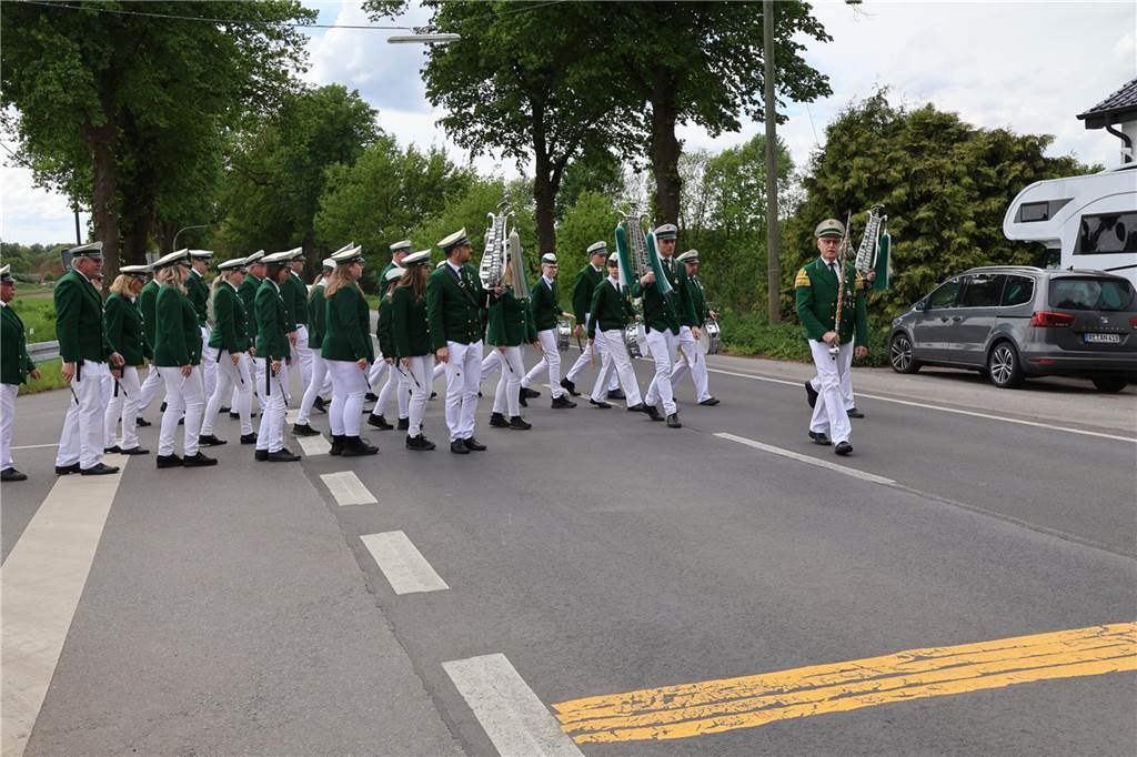 Bei strahlendem Sonnenschein fand am Samstag (4.5.) unter anderem der Festumzug des Schützenvereins Dorsten-Deuten statt.