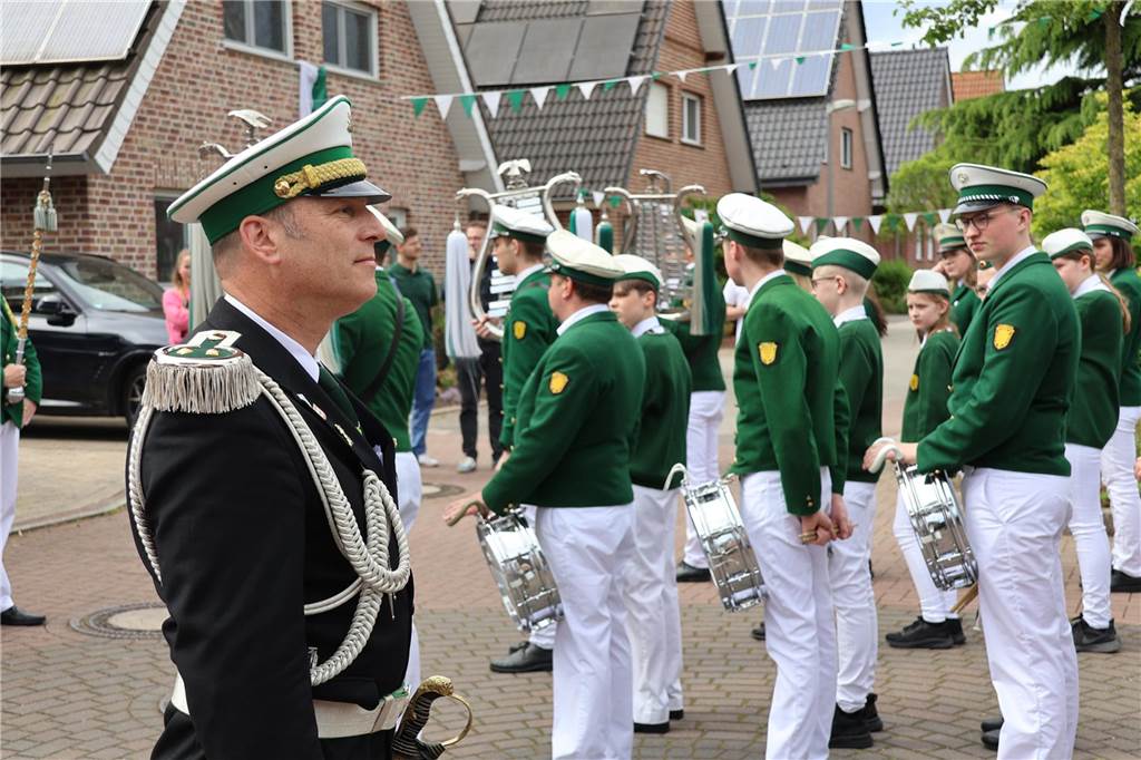 Bei strahlendem Sonnenschein fand am Samstag (4.5.) unter anderem der Festumzug des Schützenvereins Dorsten-Deuten statt.