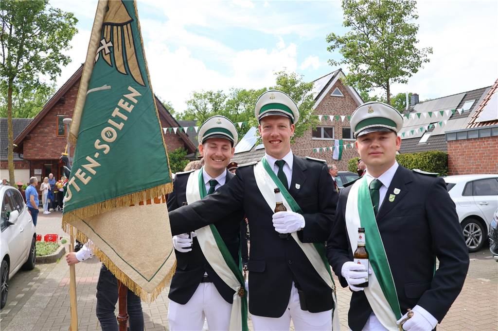 Bei strahlendem Sonnenschein fand am Samstag (4.5.) unter anderem der Festumzug des Schützenvereins Dorsten-Deuten statt.