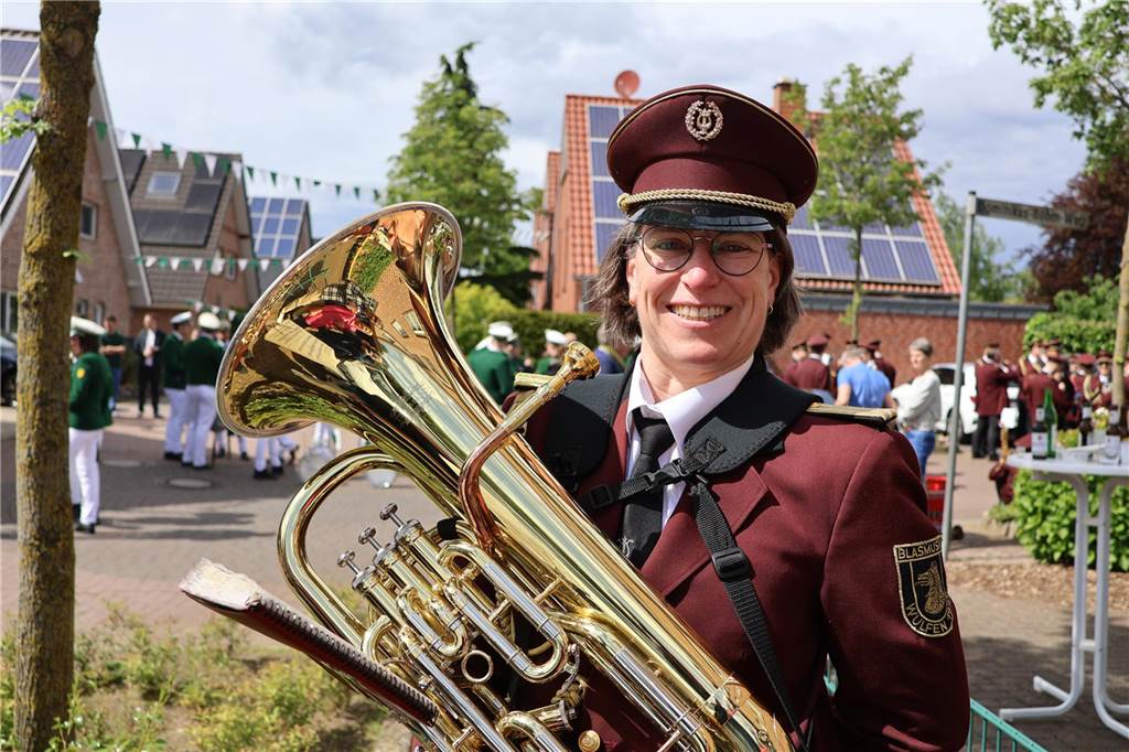 Bei strahlendem Sonnenschein fand am Samstag (4.5.) unter anderem der Festumzug des Schützenvereins Dorsten-Deuten statt.