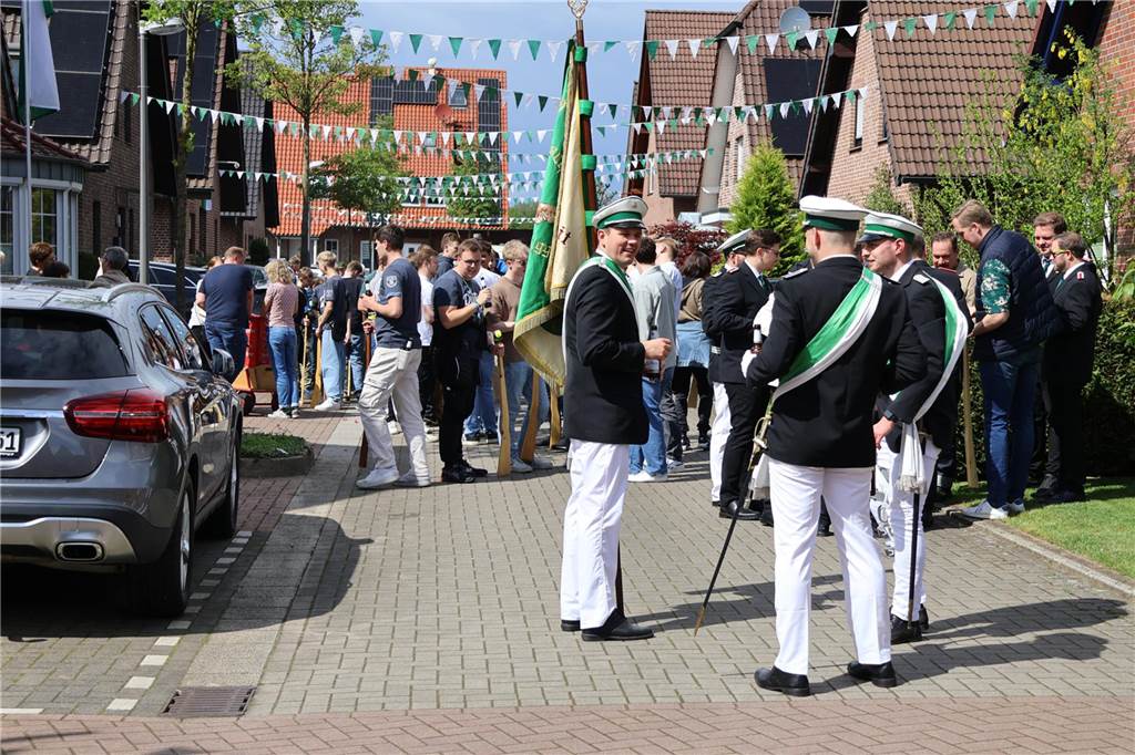 Bei strahlendem Sonnenschein fand am Samstag (4.5.) unter anderem der Festumzug des Schützenvereins Dorsten-Deuten statt.
