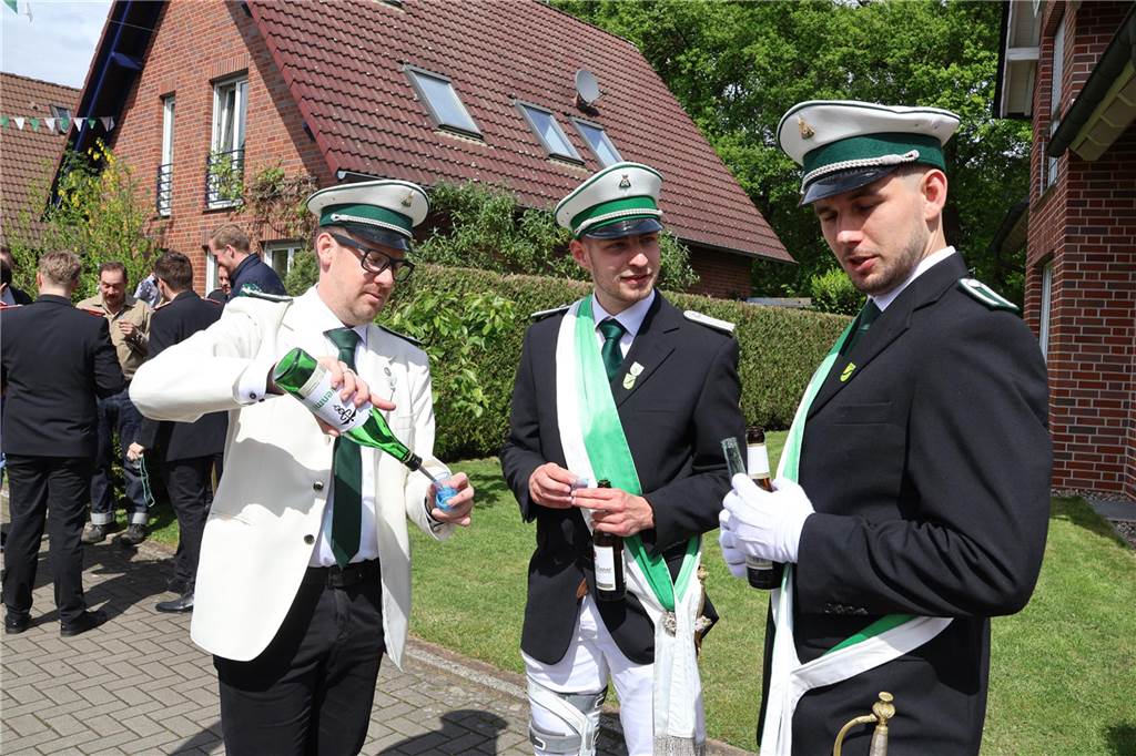 Bei strahlendem Sonnenschein fand am Samstag (4.5.) unter anderem der Festumzug des Schützenvereins Dorsten-Deuten statt.