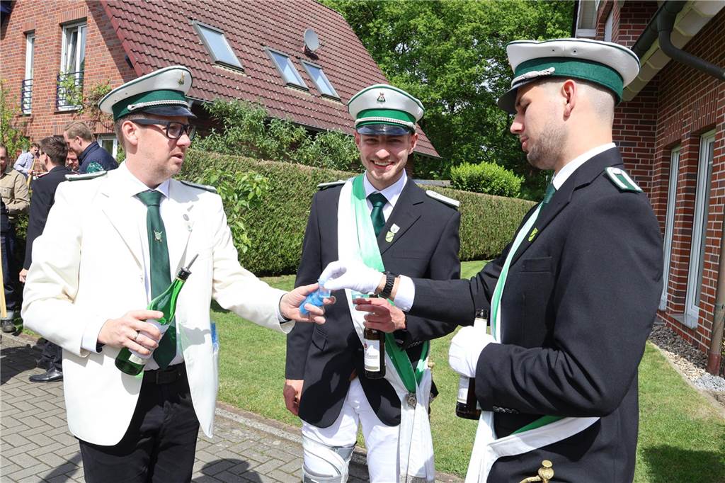 Bei strahlendem Sonnenschein fand am Samstag (4.5.) unter anderem der Festumzug des Schützenvereins Dorsten-Deuten statt.