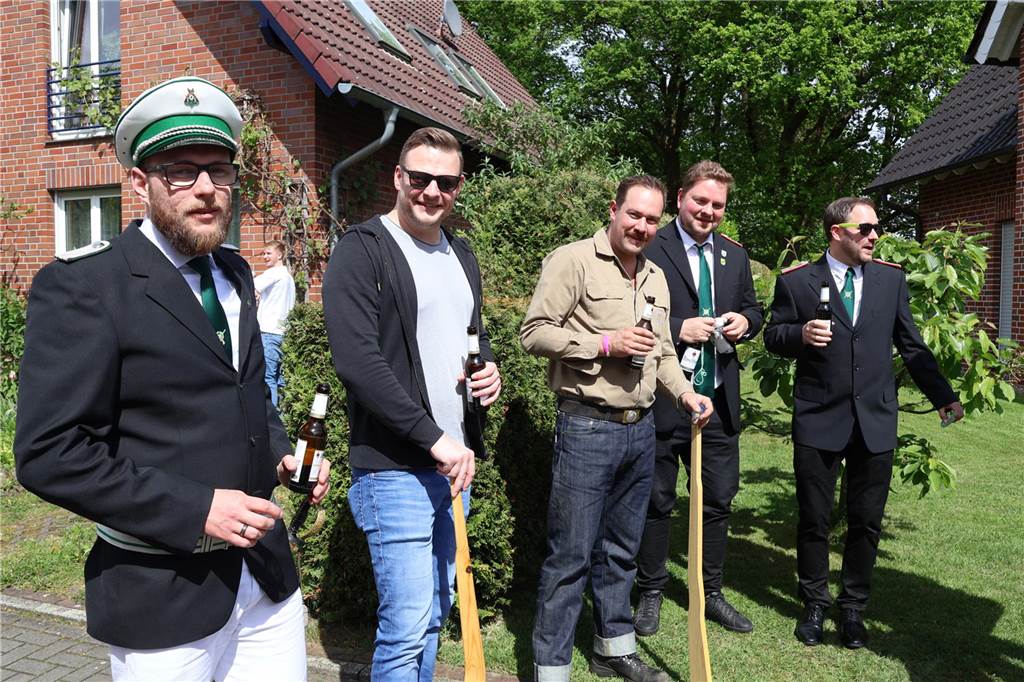 Bei strahlendem Sonnenschein fand am Samstag (4.5.) unter anderem der Festumzug des Schützenvereins Dorsten-Deuten statt.