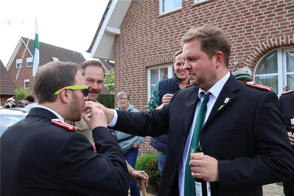 Bei strahlendem Sonnenschein fand am Samstag (4.5.) unter anderem der Festumzug des Schützenvereins Dorsten-Deuten statt.