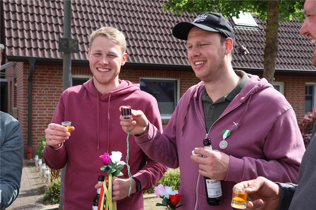 Bei strahlendem Sonnenschein fand am Samstag (4.5.) unter anderem der Festumzug des Schützenvereins Dorsten-Deuten statt.