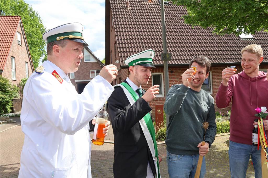 Bei strahlendem Sonnenschein fand am Samstag (4.5.) unter anderem der Festumzug des Schützenvereins Dorsten-Deuten statt.