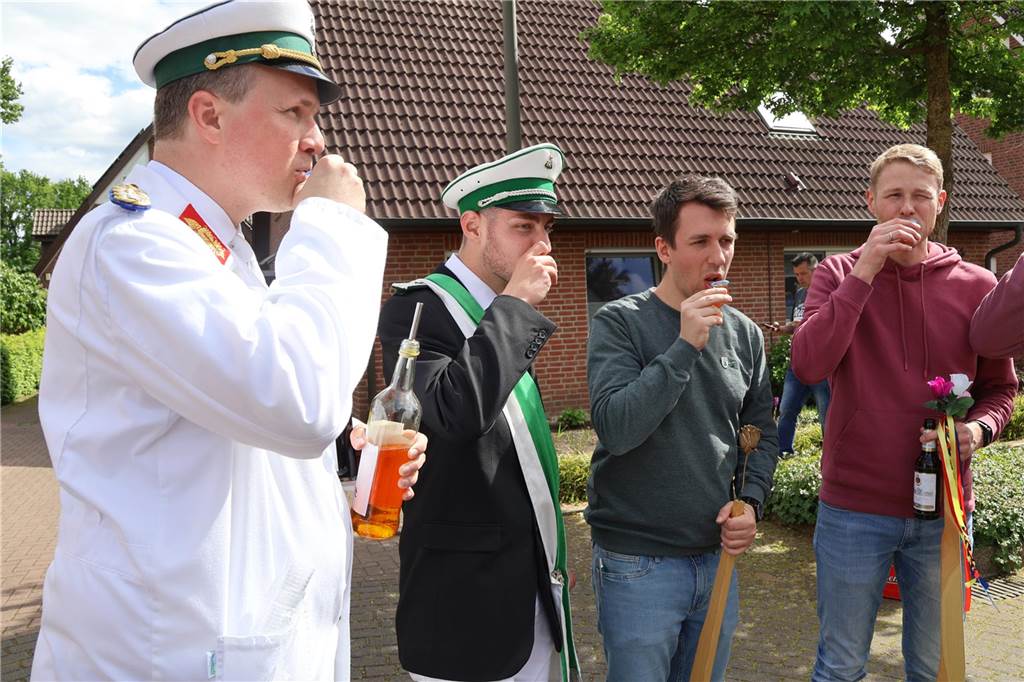 Bei strahlendem Sonnenschein fand am Samstag (4.5.) unter anderem der Festumzug des Schützenvereins Dorsten-Deuten statt.