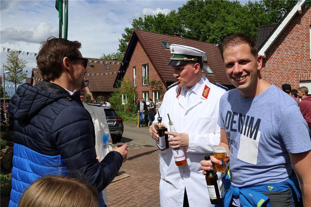 Bei strahlendem Sonnenschein fand am Samstag (4.5.) unter anderem der Festumzug des Schützenvereins Dorsten-Deuten statt.
