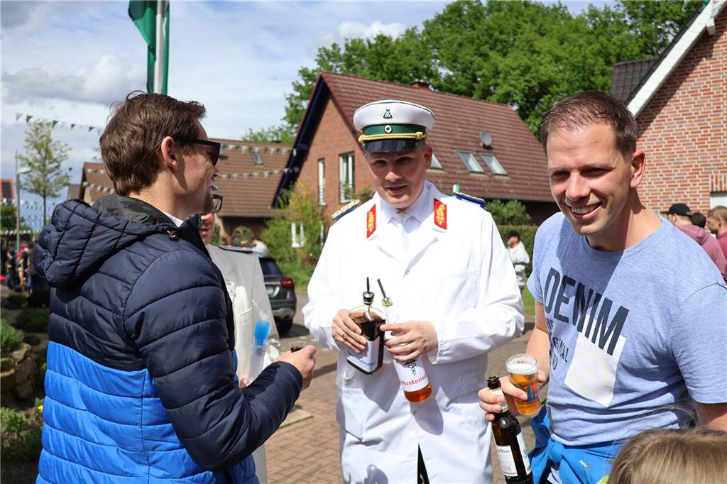 Bei strahlendem Sonnenschein fand am Samstag (4.5.) unter anderem der Festumzug des Schützenvereins Dorsten-Deuten statt.