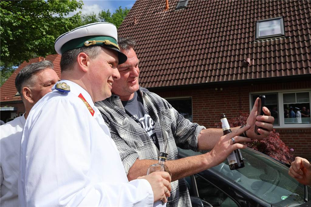 Bei strahlendem Sonnenschein fand am Samstag (4.5.) unter anderem der Festumzug des Schützenvereins Dorsten-Deuten statt.