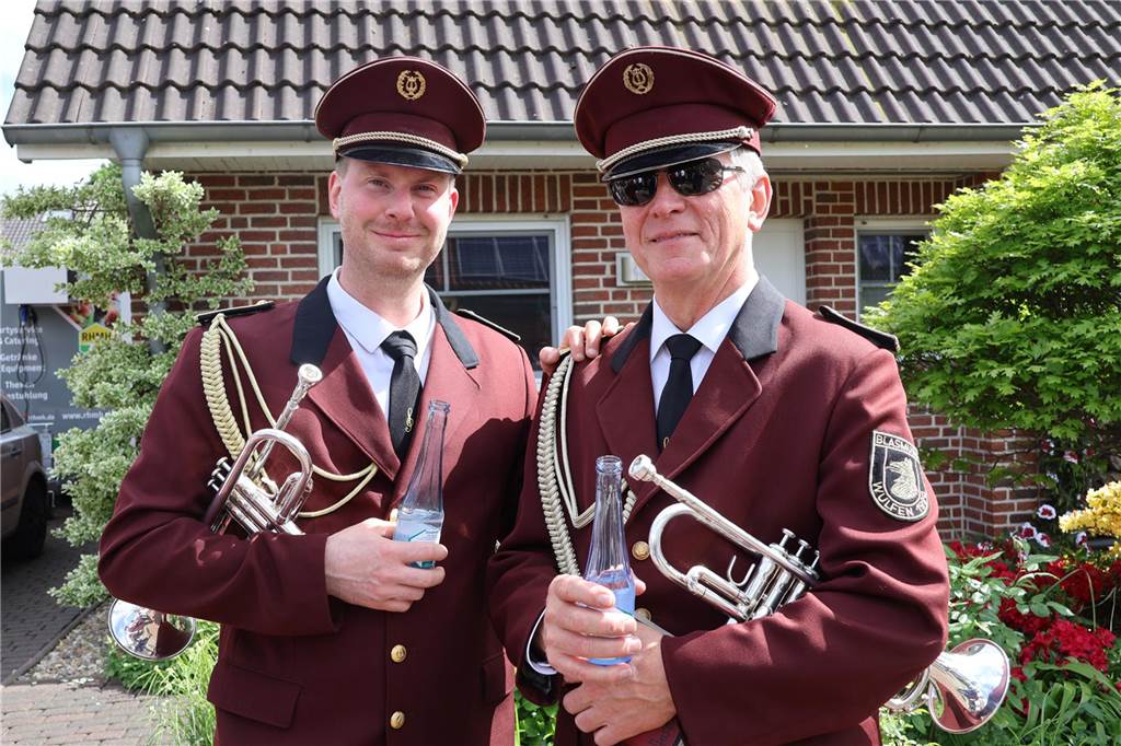 Bei strahlendem Sonnenschein fand am Samstag (4.5.) unter anderem der Festumzug des Schützenvereins Dorsten-Deuten statt.