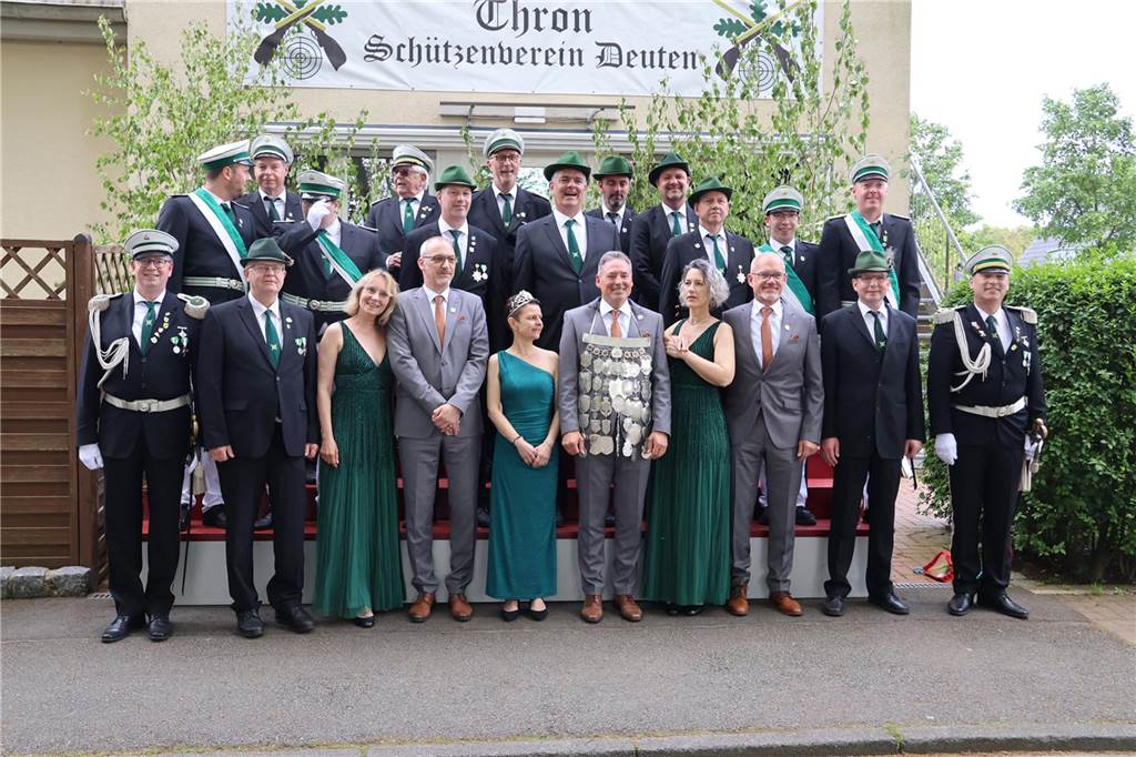 Bei strahlendem Sonnenschein fand am Samstag (4.5.) unter anderem der Festumzug des Schützenvereins Dorsten-Deuten statt.