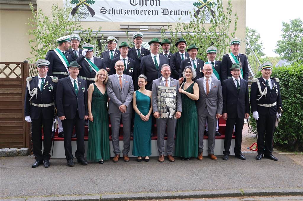 Bei strahlendem Sonnenschein fand am Samstag (4.5.) unter anderem der Festumzug des Schützenvereins Dorsten-Deuten statt.