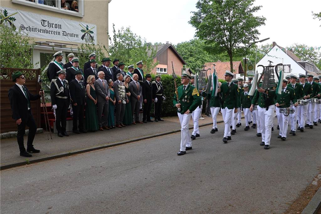 Bei strahlendem Sonnenschein fand am Samstag (4.5.) unter anderem der Festumzug des Schützenvereins Dorsten-Deuten statt.