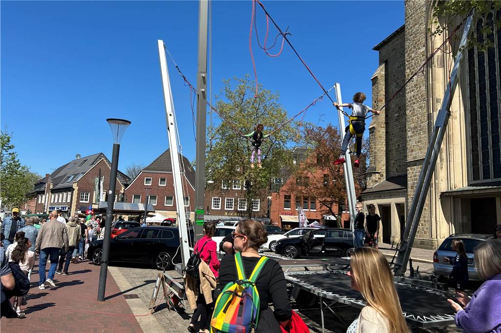 Bei strahlendem Sonnenschein genossen zahlreiche Besucher in Stadtlohn die unterschiedlichen Aktionen anlässlich des Stadtlohner Frühlings.