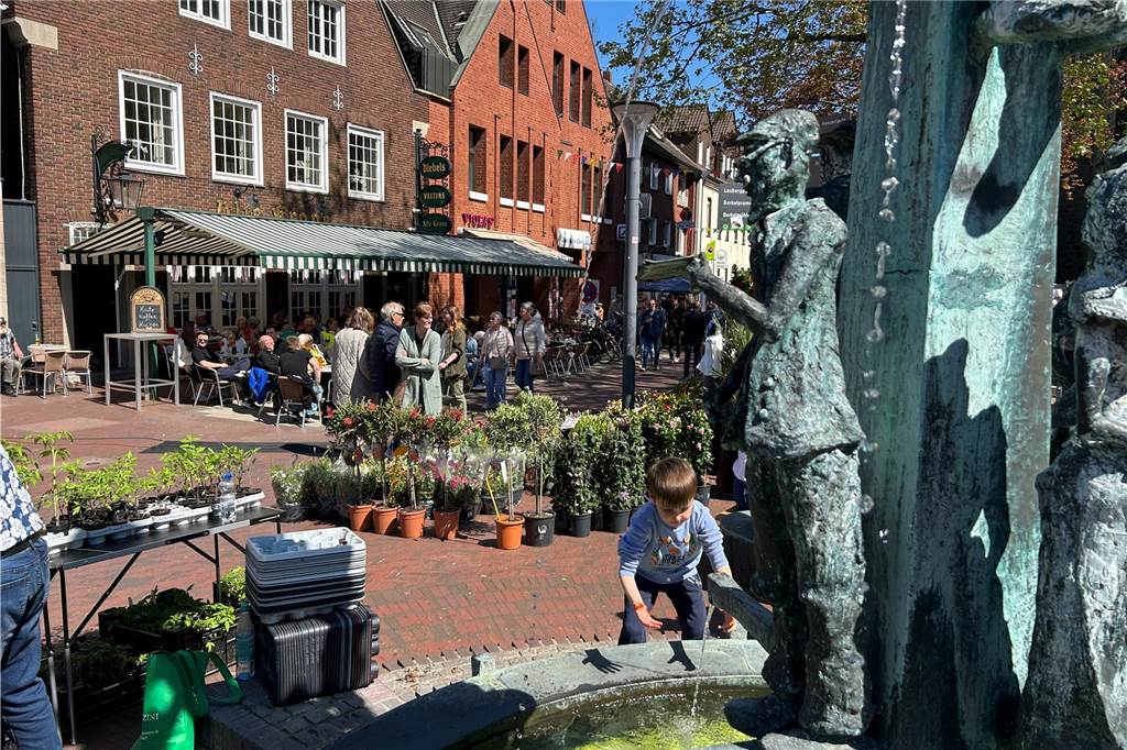 Bei strahlendem Sonnenschein genossen zahlreiche Besucher in Stadtlohn die unterschiedlichen Aktionen anlässlich des Stadtlohner Frühlings.