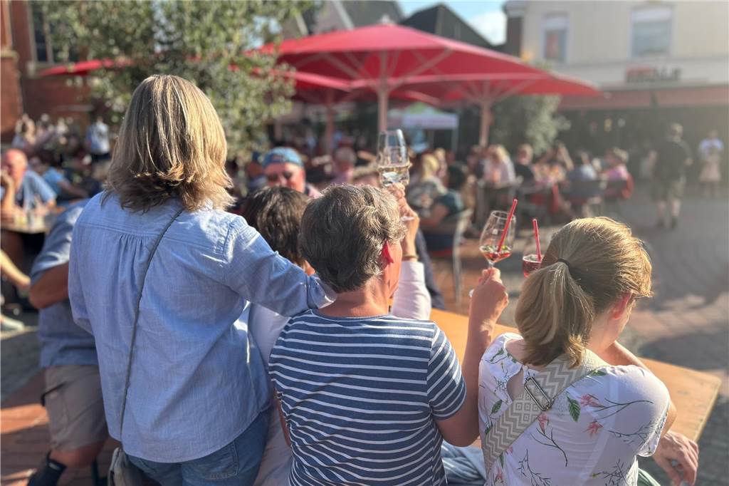 Bei traumhaftem Sommerwetter kamen hunderte Halterner zur Juli-Ausgabe des Feierabendmarktes in die Innenstadt.