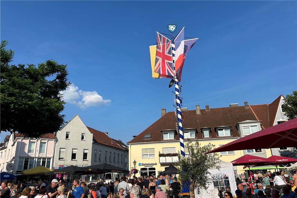 Bei traumhaftem Sommerwetter kamen hunderte Halterner zur Juli-Ausgabe des Feierabendmarktes in die Innenstadt.