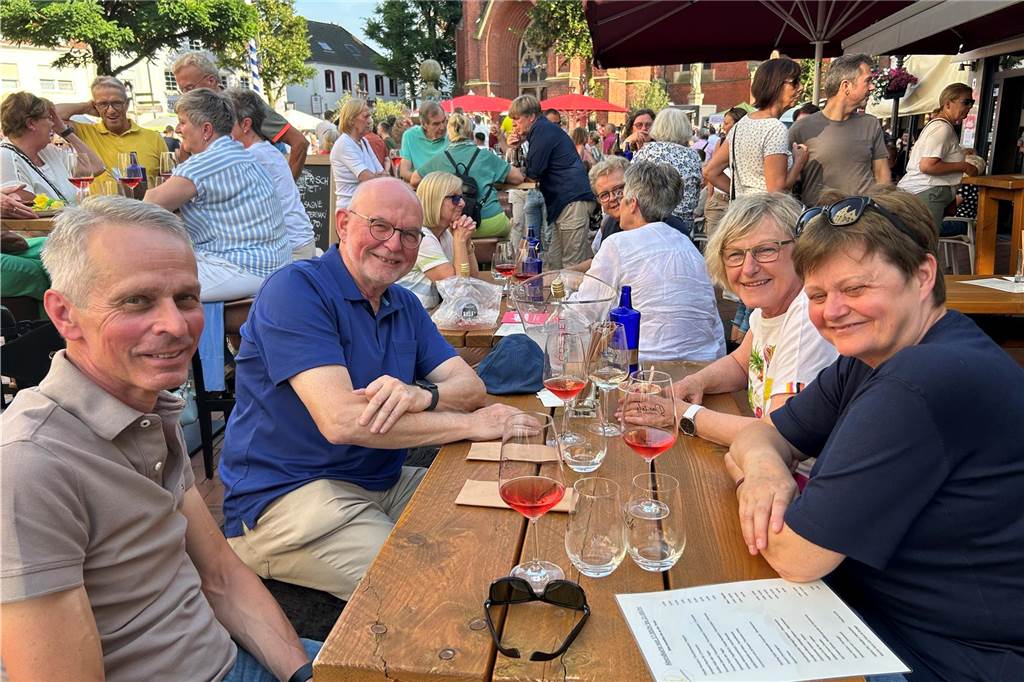 Bei traumhaftem Sommerwetter kamen hunderte Halterner zur Juli-Ausgabe des Feierabendmarktes in die Innenstadt.