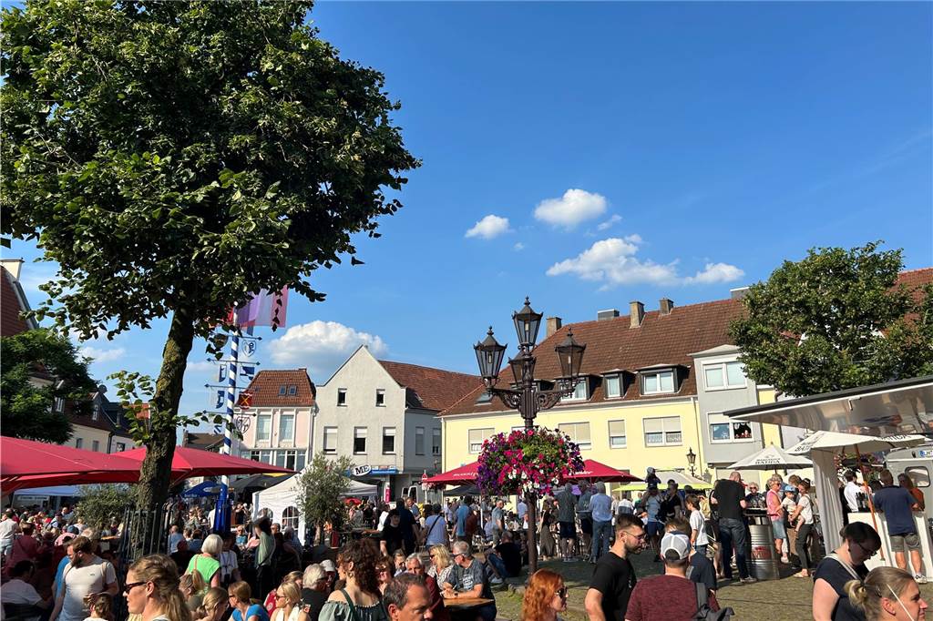 Bei traumhaftem Sommerwetter kamen hunderte Halterner zur Juli-Ausgabe des Feierabendmarktes in die Innenstadt.