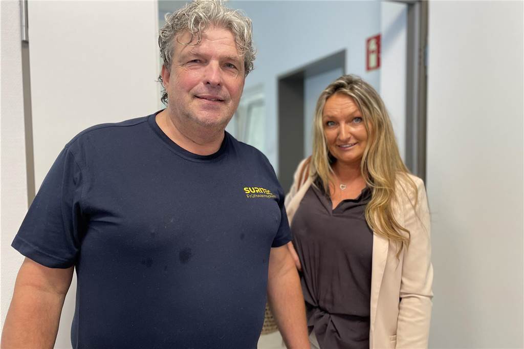 Bei unserem Rundgang trafen wir auch Haustechniker Meinolf Dittrich mit seiner Frau Isabell. Er ist ein wichtiger Ansprechpartner für die Mieterinnen und Mieter, die Ende August in den Seniorenwohnsitz in Lütgendortmund einziehen werden.