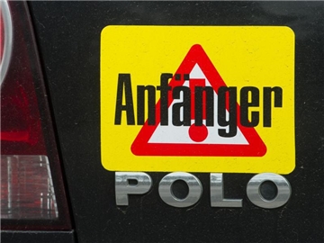 Bei Vielen löst der Gedanke ein mulmiges Gefühl aus: Sollen Jugendliche schon mit 16 Jahren Auto fahren dürfen? Foto: Stefan Sauer