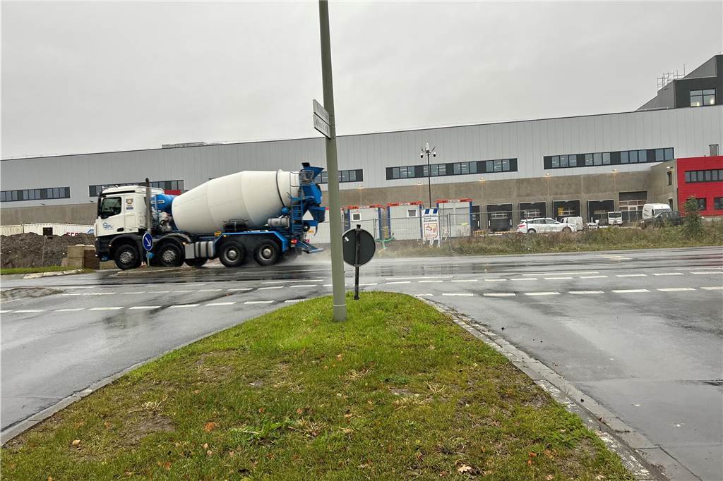 Lkw-Anlieferungen zum Logistikzentrum: Das plant Cordes & Graefe Bei Vollbetrieb des Logistikzentrums rechnet das Unternehmen Cordes & Graefe mit rund 40 LKW-Anlieferungen pro Tag.