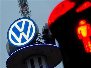 Bei VW ist eine neue Debatte um die Bonuszahlungen an das Management entbrannt. Foto: Julian Strateschulte