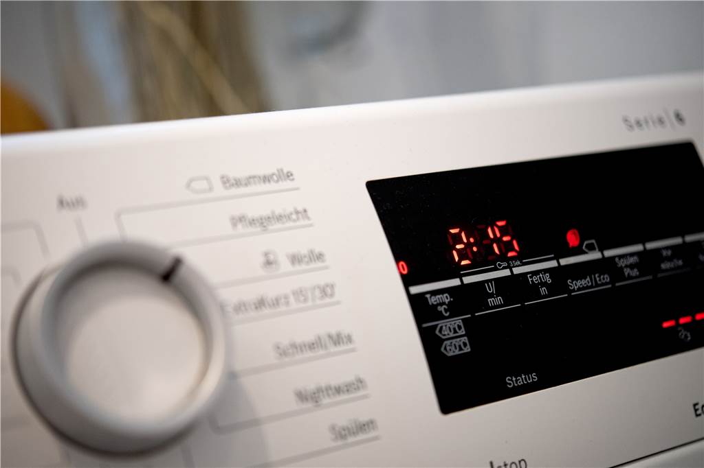 „Die Hauswand mit Efeu zu begrünen ist viel günstiger als zu sanieren“ Bei Wasch-Programmen mit vergleichsweise kurzer Laufzeit muss das Waschwasser innerhalb weniger Zeit auf höhere Temperaturen gebracht werden als bei den Eco-Programmen. Spülmaschinen lassen sich zudem oft direkt ans Warmwasser anschließen, müssen also nicht selbst erst erhitzen.