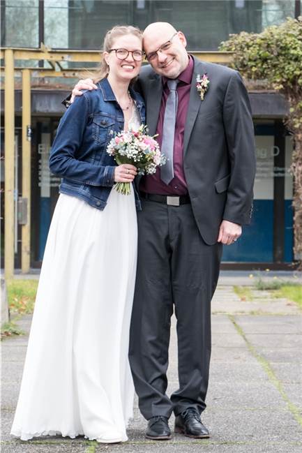 Bei winterlichen Temperaturen haben Caroline und Dietmar im Standesamt Castrop-Rauxel geheiratet.