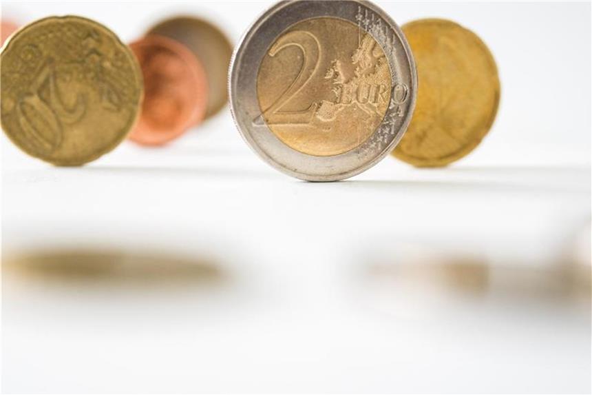 Bei Zinsportalen können Sparer derzeit mit einem Festgeld bis zu 1,06 Prozent Zinsen rausholen. Foto: Andrea Warnecke/dpa-tmn