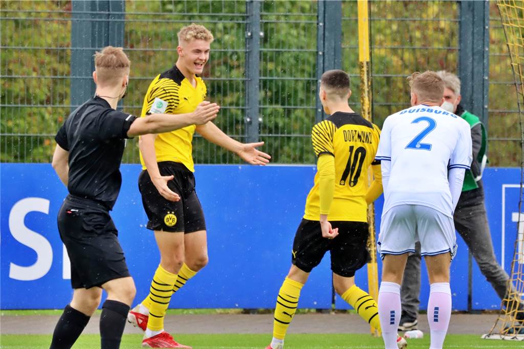 BVB-U19: Tom Rothe gelingt Start nach Maß - und formuliert klare Ziele Beim 1:1 gegen Duisburg gelang Tom Rothe (l.) sein erster Treffer im BVB-Trikot.