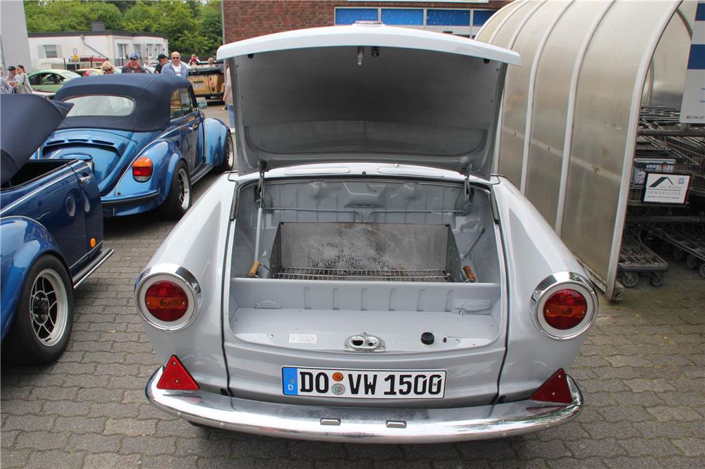 Viele Bilder vom Käfertreffen in Lünen: Wenn Liebhabern das Herz aufgeht Beim 17. Käfertreffen der „I.G. Die Luftgekühlten Lünen“ gab es nicht nur für Oldtimerliebhaber eine Vielzahl an alten VW-Modellen zu besichtigen. Probesitzen und Fachsimpeln gehörte selbstverständlich dazu.